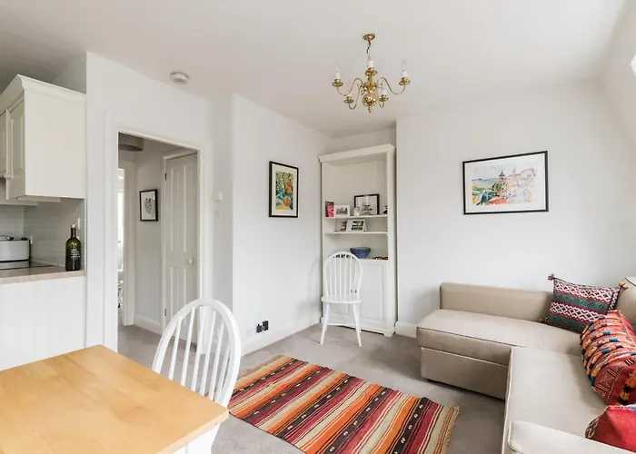 Charming Flat With Balcony In Pimlico