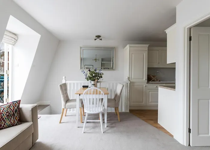 Charming Flat With Balcony In Pimlico